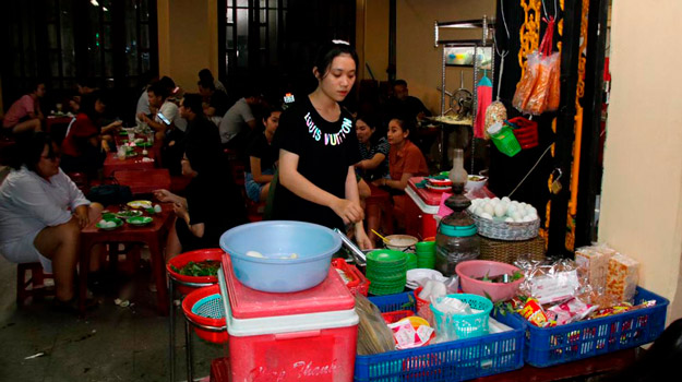 Hot-Vit-Lon-Kim-Thao-stall-street-food-thao-dien | Vietnamese Street Food in Thao Dien