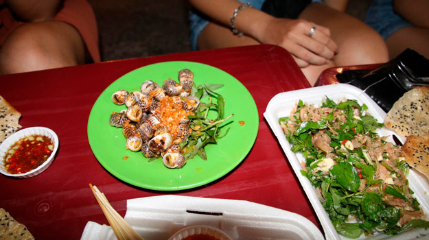 oc-nhien-8-Duong-so-49B-Thao-Dien-sea-snails-street-food | Vietnamese Street Food in Thao Dien