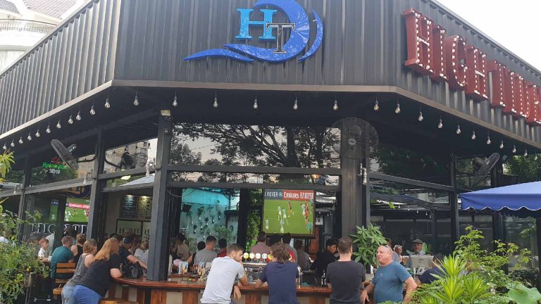 high-tide-bar-restaurant-thao-dien-life